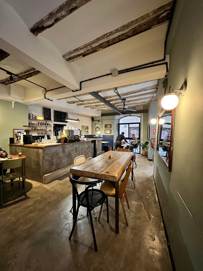 Vera Cafè: Tempat Nongkrong Asyik dengan Suasana Nyaman