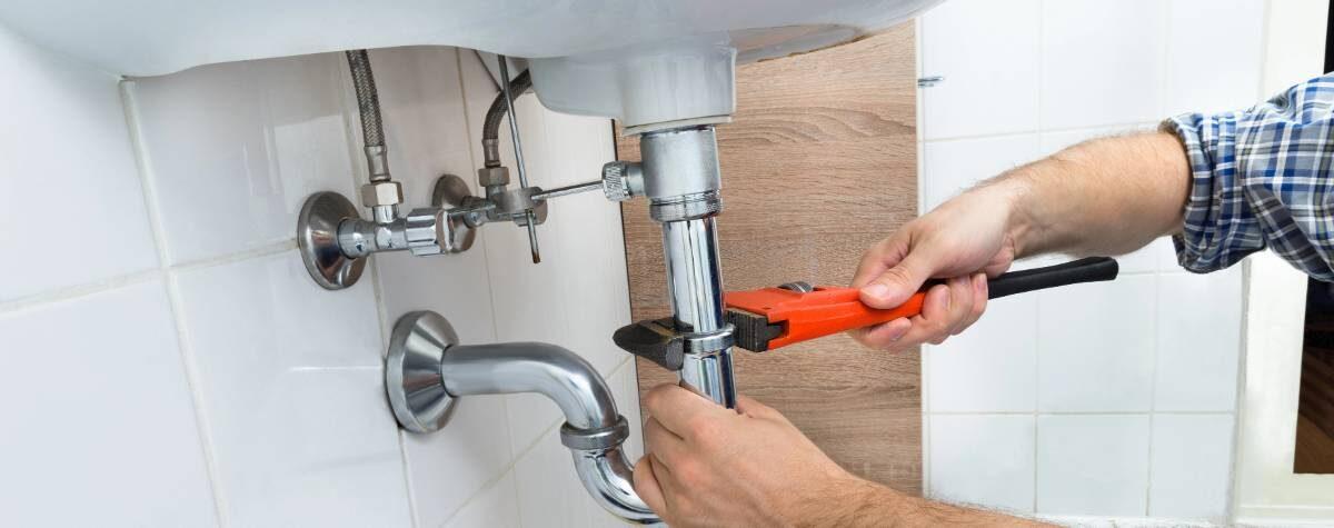 Hoe bepaal je of toilet ontstoppen veilig is met NEN-normen?